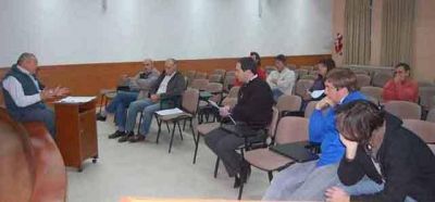 Comerciantes castenses adhieren al cierre dominical
