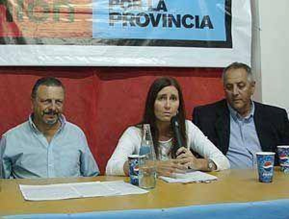 Liliana Schwindt present� su "equipo de trabajo", dijo que no son sus concejales pero que algunos "estar�n en las listas" 
