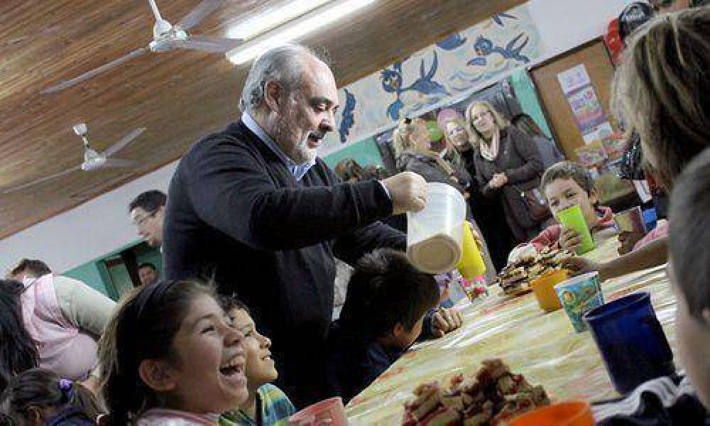 En Bella Vista el Gobernador visit� instituciones de bien p�blico y encabez� la creaci�n de dos terciarios