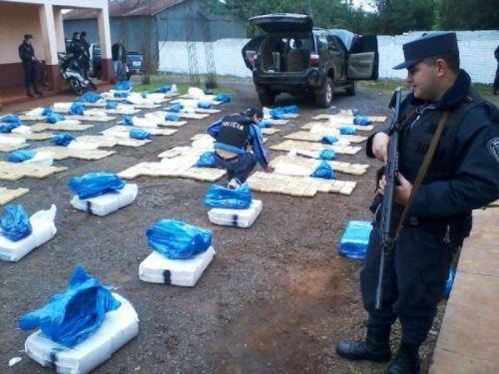 La Polic�a de Misiones incaut� un cargamento de marihuana transportado en una lujosa camioneta