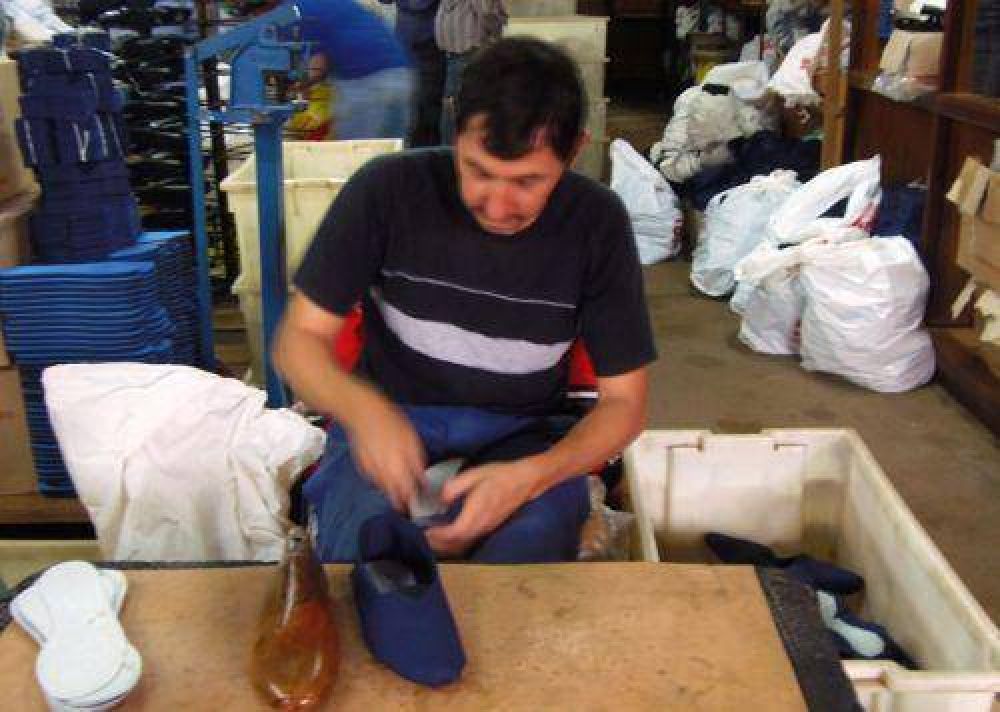 Recuperaron f�brica de alpargatas para garantizar la fuente laboral