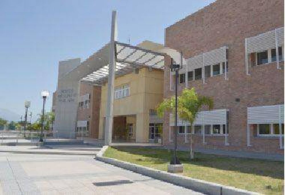 La madre del beb� qued� con consigna policial en el Hospital