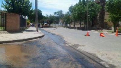 La rotura de ca�er�a obsoleta dej� sin agua a Fray M. Esqui�