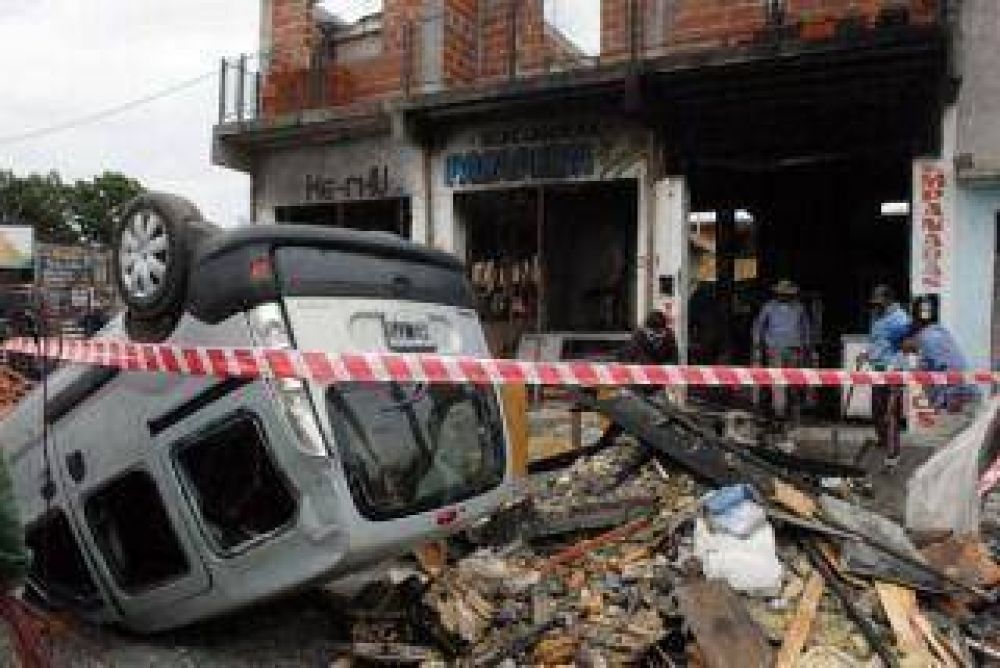 Explot� una panaderia en Quilmes Oeste: Cuatro heridos y peligro de derrumbe