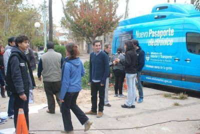 Esta ma�ana llegaron los m�viles para renovar el DNI