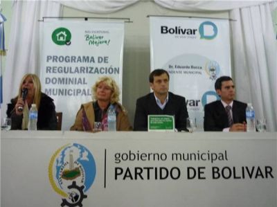 M�s de doscientas familias firmaron el acta de escrituras de sus viviendas
