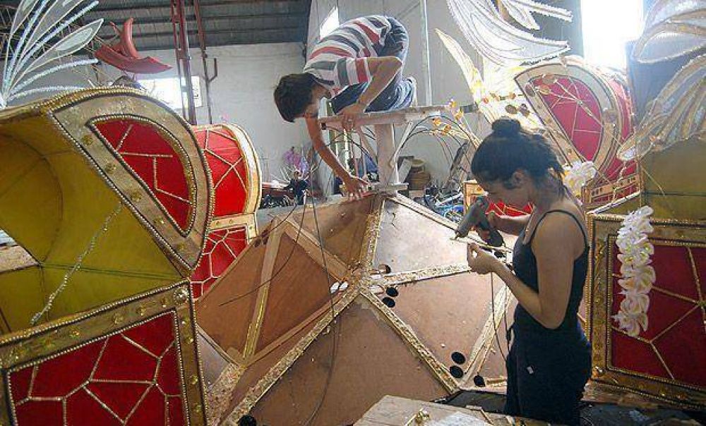 Carnaval y Carrozas: Bahillo asegur� que �el municipio no puede estar ausente�