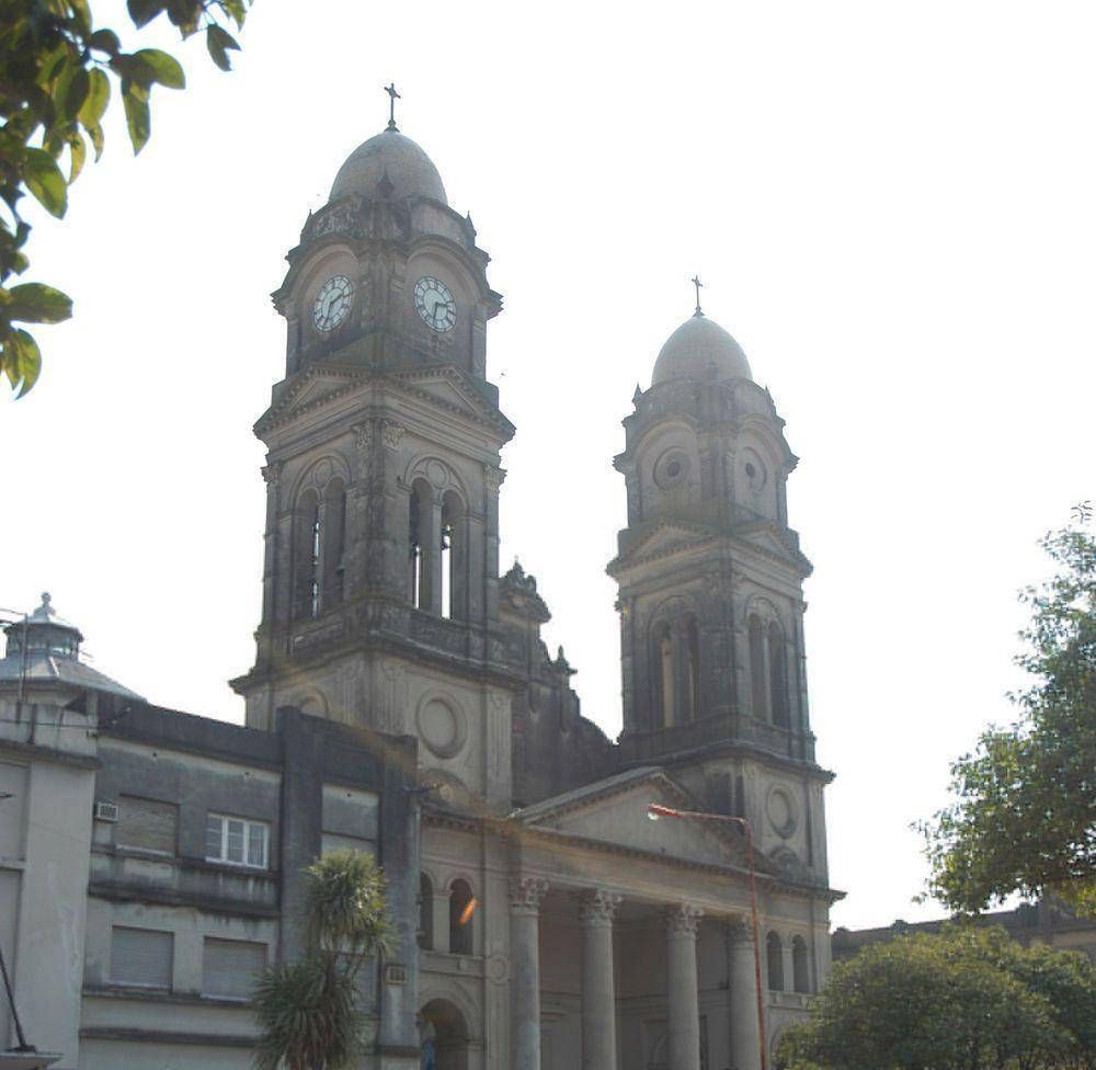 El 30 de mayo de 1863 se coloc� la piedra fundacional de lo que luego ser�a la Catedral de Gualeguaych�