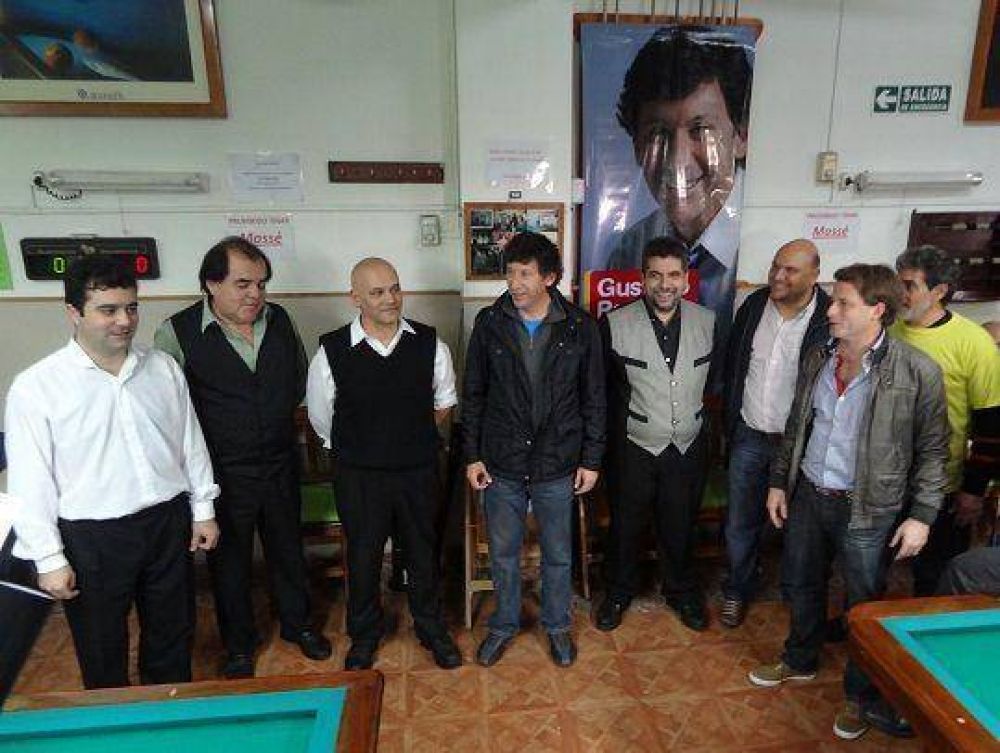 Posse y Campbell presenciaron un torneo de billar en San Fernando