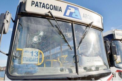 Dos inspectores de tr�nsito lesionados en violento enfrentamiento de bandos