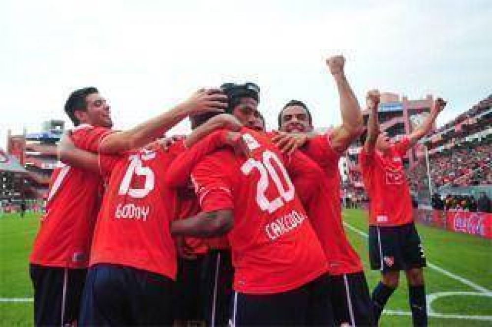 Independiente venci� a San Mart�n y sue�a con quedarse en Primera