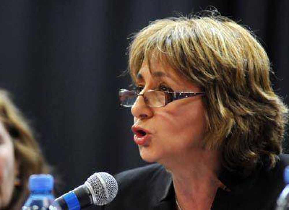La procuradora de la Naci�n removi� al fiscal del caso Hooft