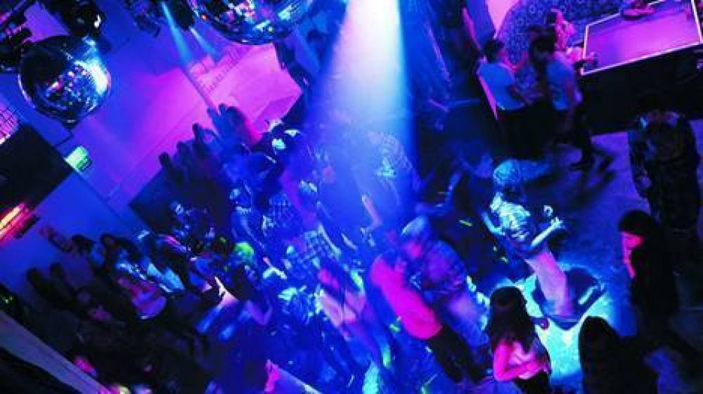 En la Ciudad ya se puede salir a bailar de lunes a lunes