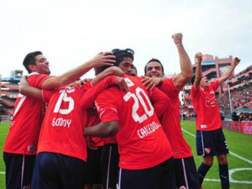 El Rojo gan� y acecha