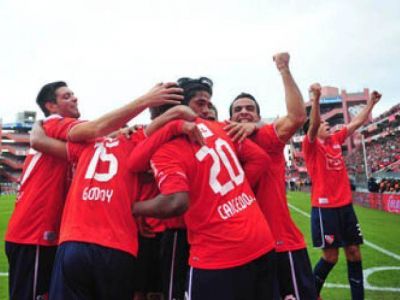 El Rojo gan� y acecha