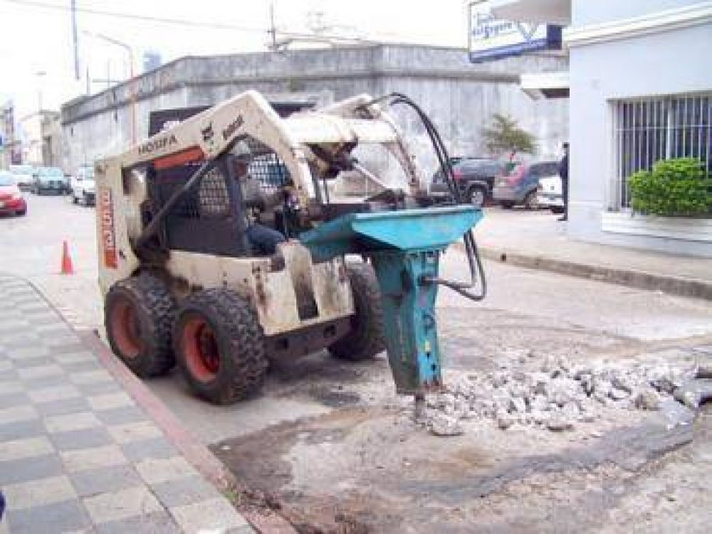 Obras P�blicas contin�a con los arreglos en las calles del radio c�ntrico