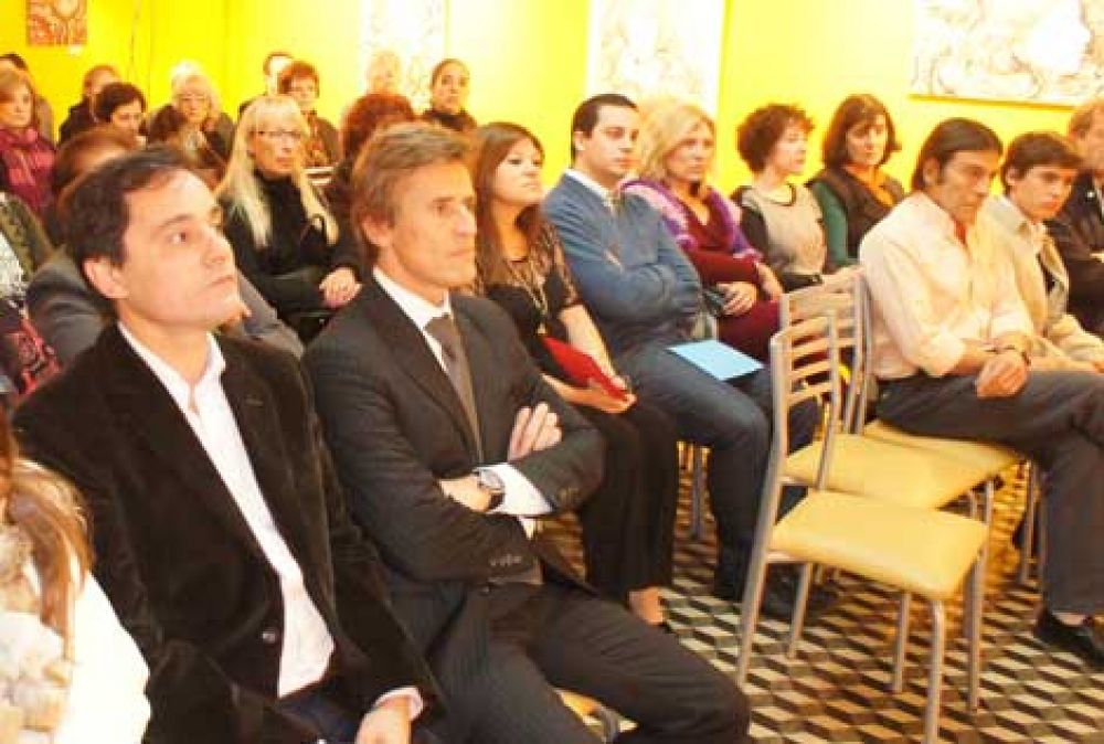 Realizan homenaje a Juan Carlos Cerani y anuncian aporte de $500 mil al Teatro El Chasqui 