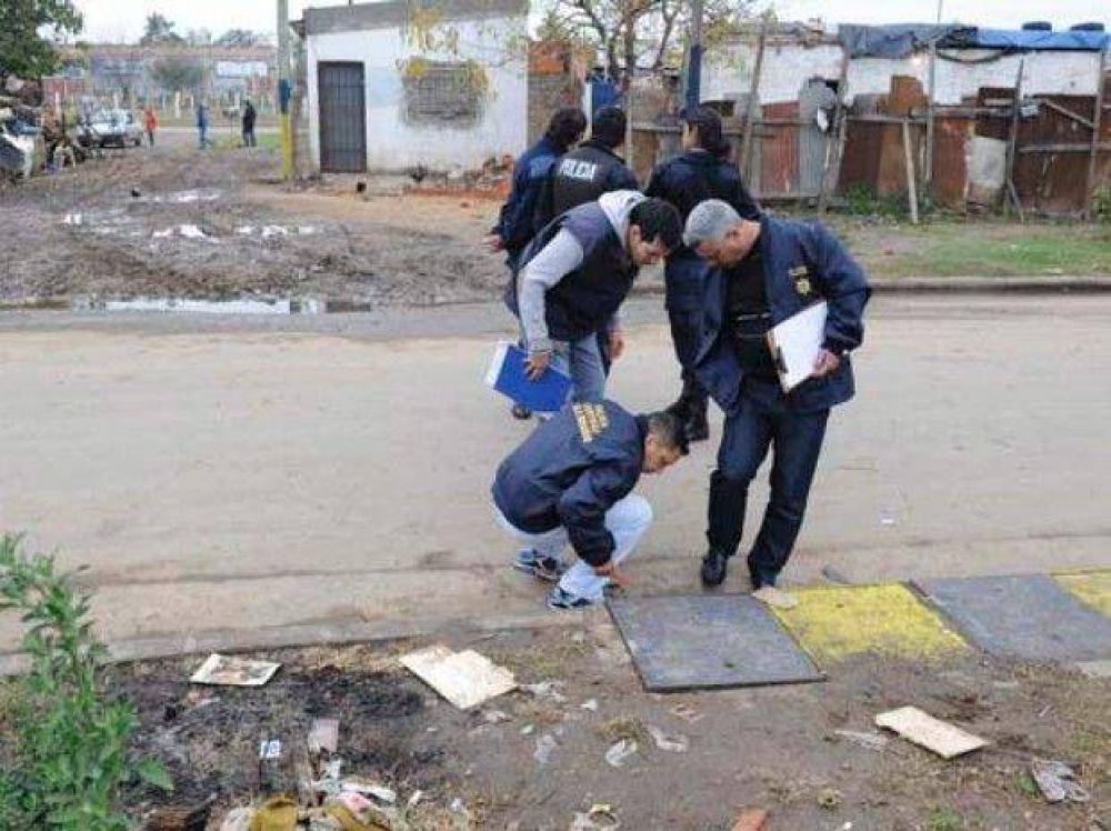 Matan a un hombre desde una moto y balean a un peat�n ajeno al hecho