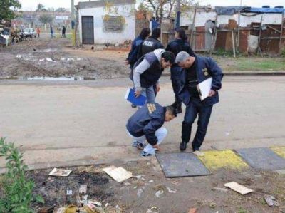 Matan a un hombre desde una moto y balean a un peat�n ajeno al hecho