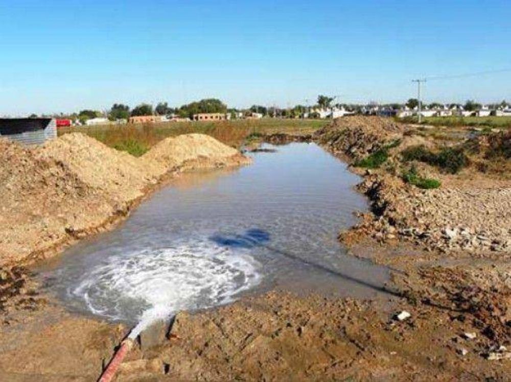 Exitosa exploraci�n para obtener aguas termales en Carlos Pellegrini