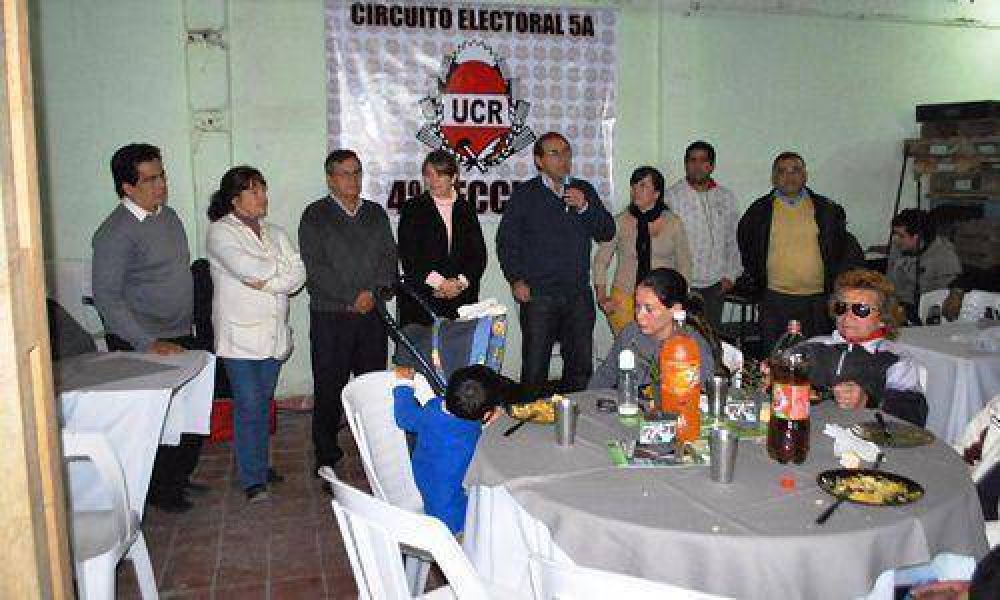 Candidatos radicales compartieron almuerzo con abuelos y vecinos del barrio Laguna Seca