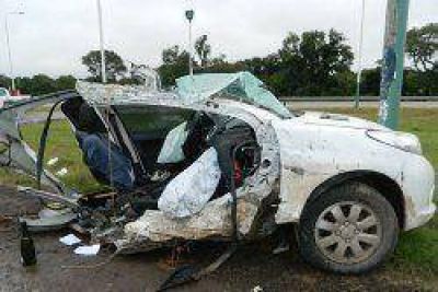 El auto se parti� en dos y el conductor result� ileso
