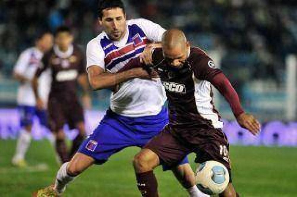 Lan�s empat� con Tigre y resign� la posibilidad de retornar a lo m�s alto