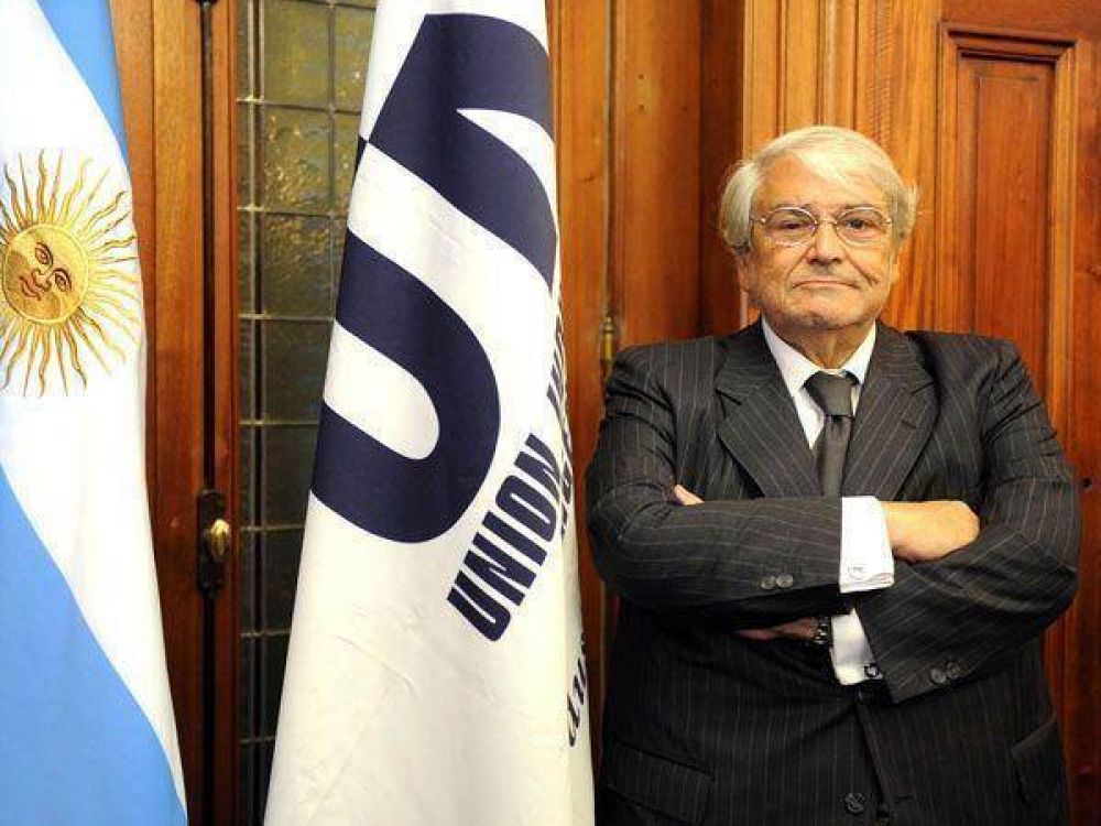 El empresario H�ctor M�ndez asume por dos a�os al frente de la UIA