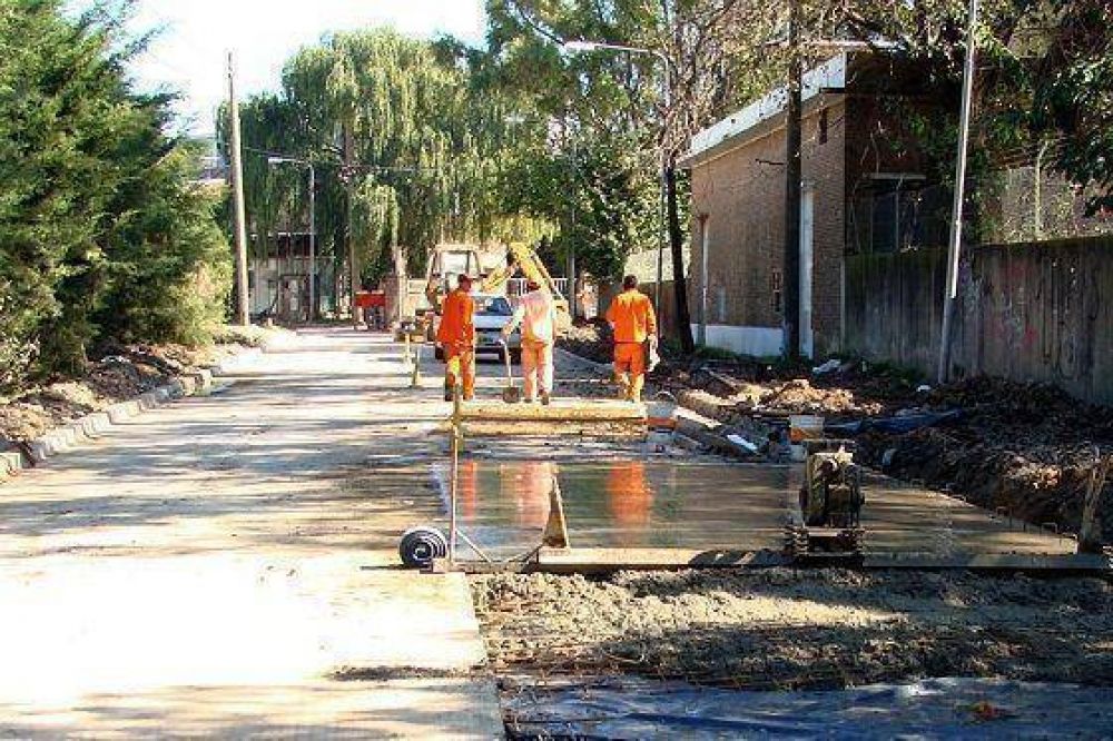 El Municipio avanza con obras de pavimentaci�n en Troncos del Talar