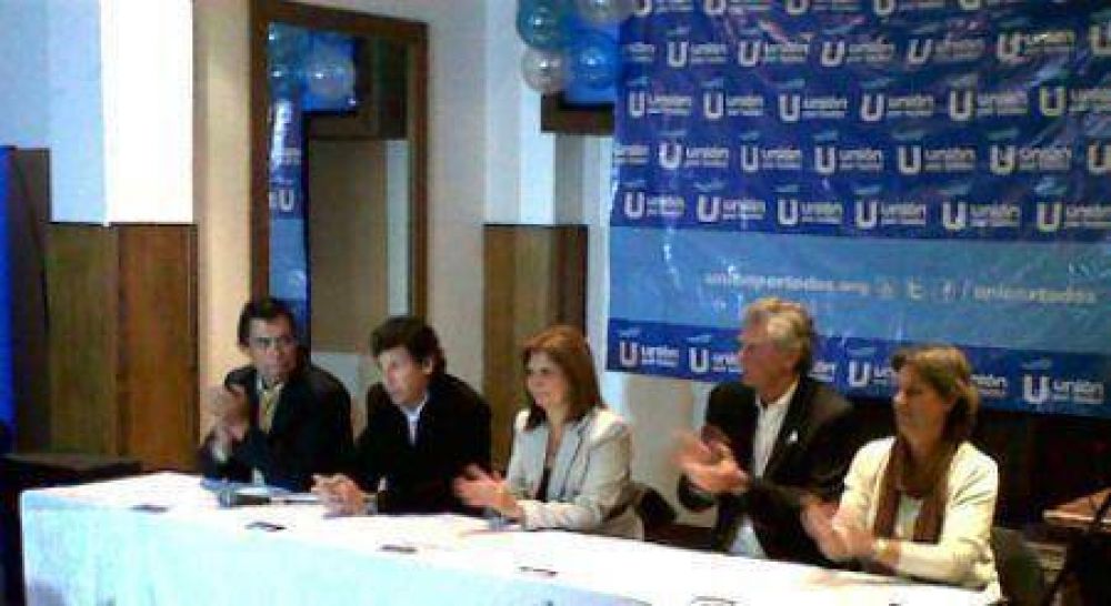 Gustavo Posse y Patricia Bullrich, con gran concurrencia vecinal, debatieron en San Isidro