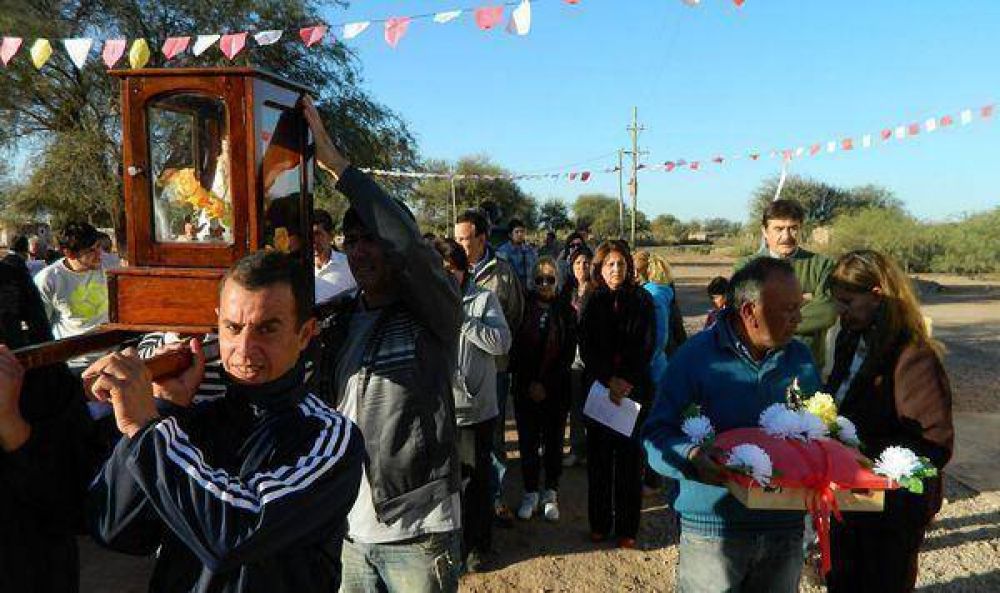 Realizaron la Procesi�n a la Virgen de F�tima en La Ramadita
