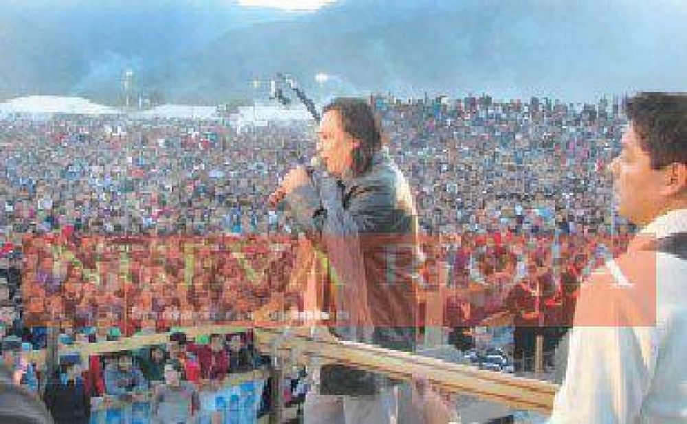 Sergio Galleguillo y Los Manseros cerraron los festejos por La Rioja