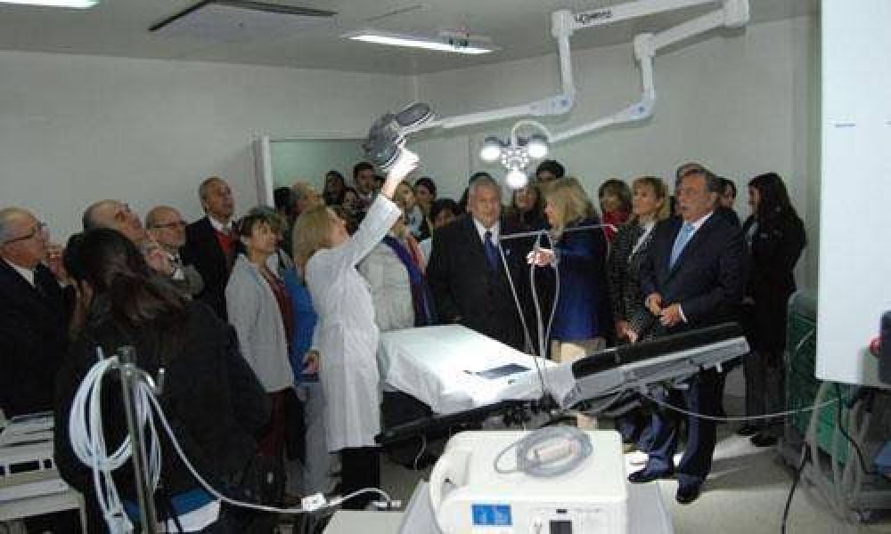 Se inaugur un quirfano en el Hospital Falcn