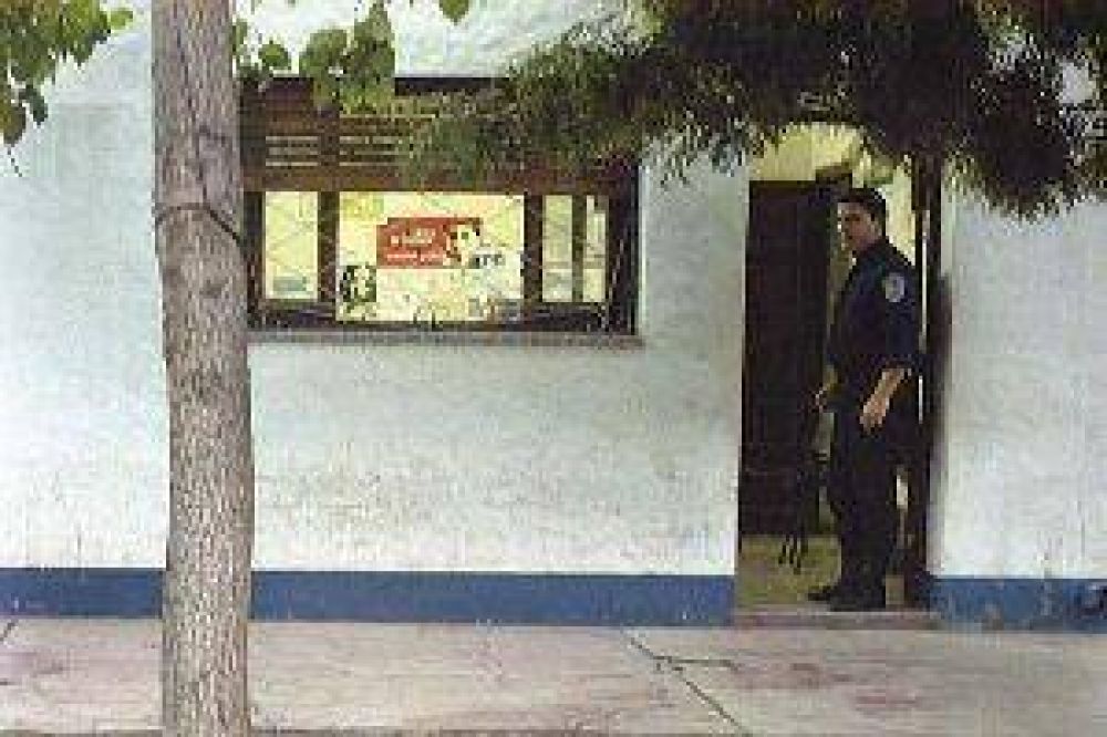 Madre qued� detenida por haber dejado solos a sus dos peque�os ni�os