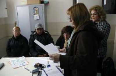 Ni�o discriminado: a clase, con asistencia terap�utica