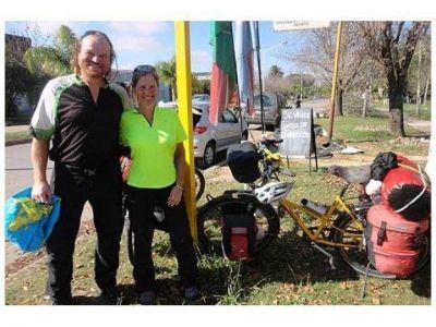 Un matrimonio alem�n que recorre el mundo en bicicleta lleg� a Basavilbaso