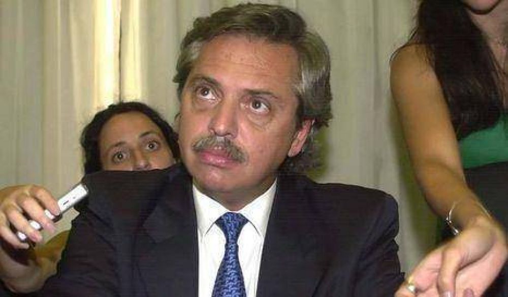 Alberto defendi� el Decreto de Macri