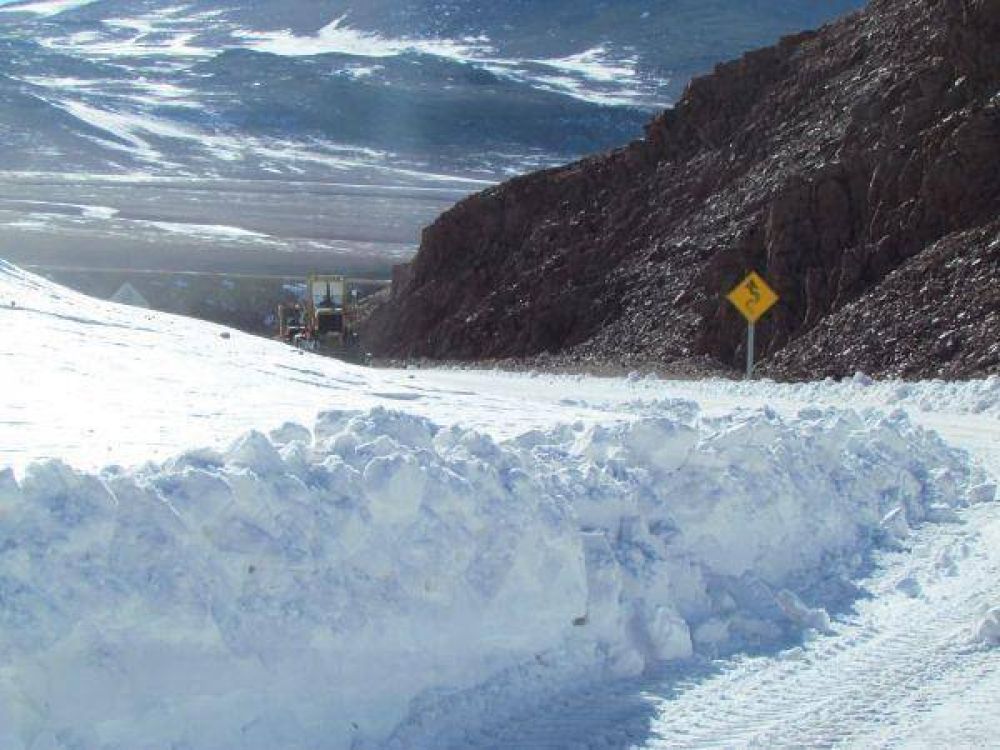 Por nieve en Chile est� cortado el paso de Jama