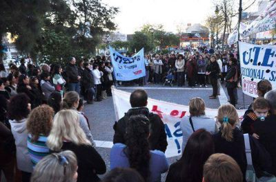UTELPA y los docentes protestaron por la violencia en las escuelas y amenazan con paro