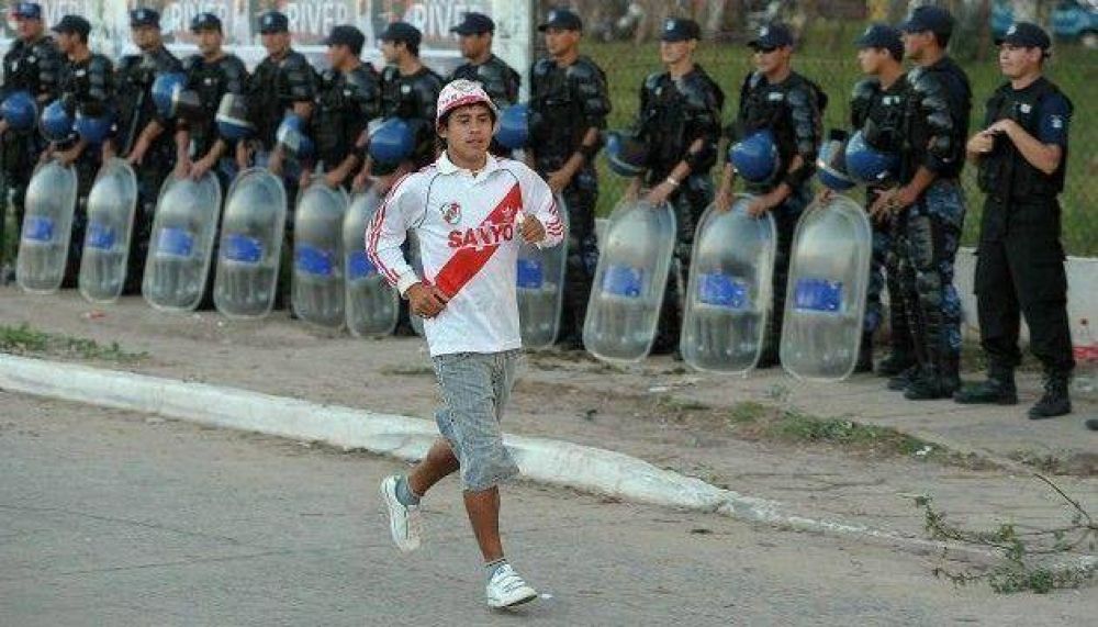 Para la AFA, Macri no colabora para frenar la violencia en el f�tbol