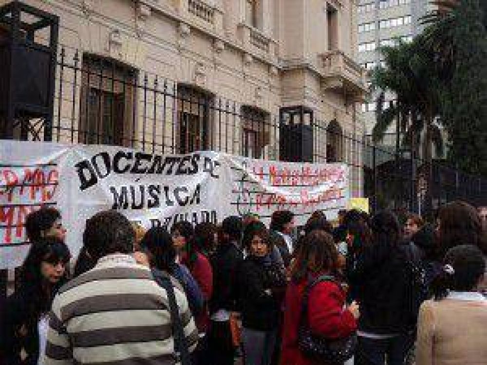 Por falta de respuestas del Ministerio de Educaci�n de Jujuy: docentes de m�sica iniciaron medidas legales para su titularizaci�n