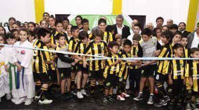 El Intendente Ferraresi inaugur� obras en el Club Sarmiento