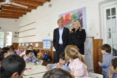 Visita y festejo en el Jard�n 901 de Vicente Casares