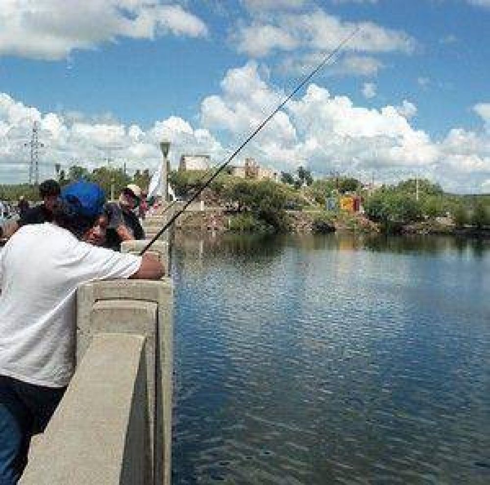 Medio Ambiente vendi� m�s de 14.000 permisos de pesca	