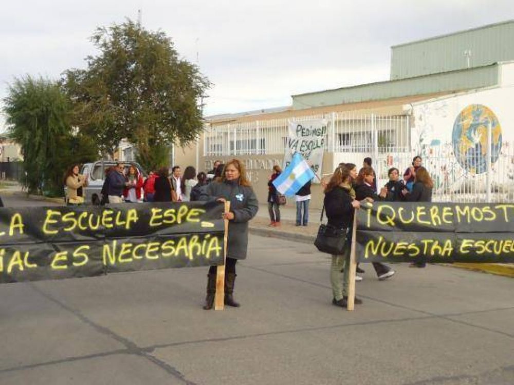 Batucada en Escuela Especial en reclamo de calefacci�n