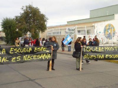 Batucada en Escuela Especial en reclamo de calefacci�n