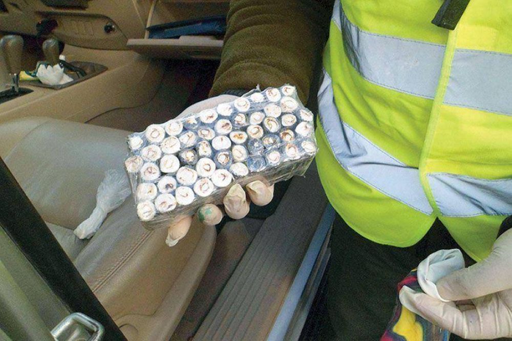 Gendarmer�a encontr� medio kilo de coca�na
