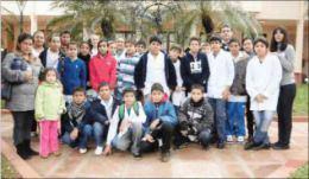 Alumnos de la Escuela N� 663 de Garup� visitaron la Casa de Gobierno