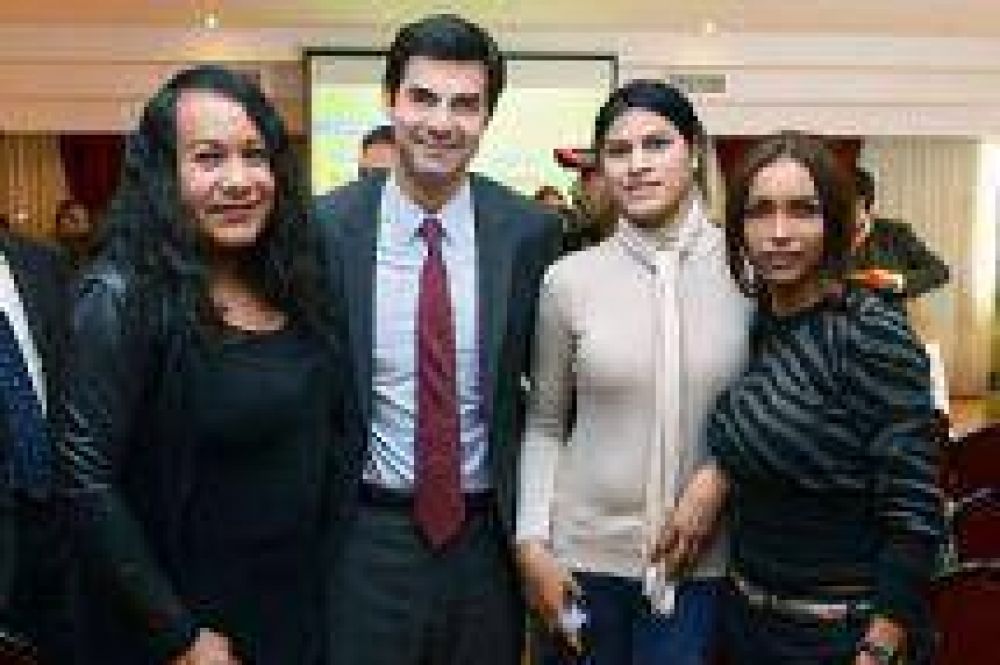 Jos� de �lzaga: Urtubey sodomiza las costumbres de la Salta de los milagros