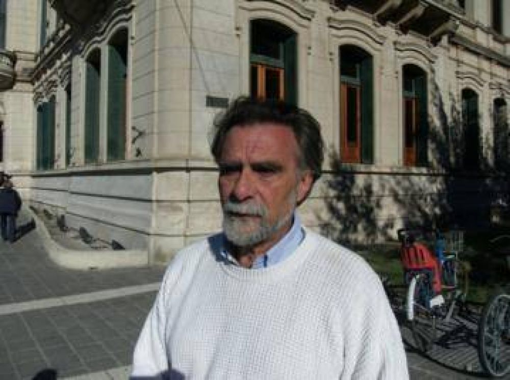 Izurieta concurri� al HCD para explicar el plan de urbanizaci�n